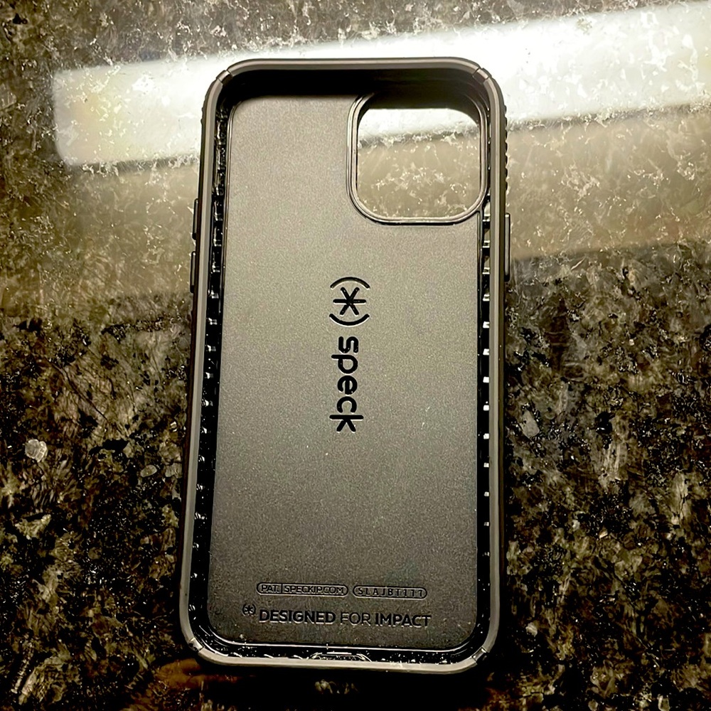 iPhone 12 speck case black